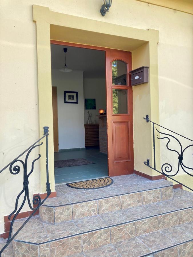 Guesthouse Mikulas Mikulov - Free Parking In The City Center Bagian luar foto