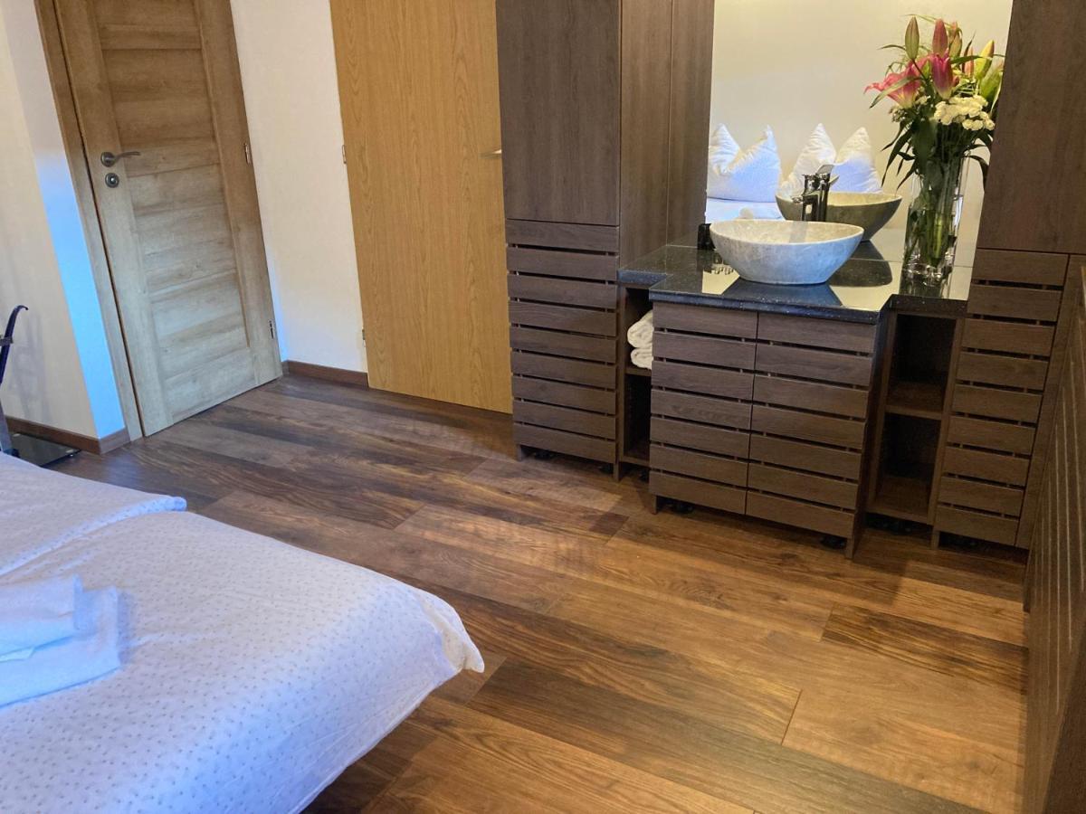 Guesthouse Mikulas Mikulov - Free Parking In The City Center Bagian luar foto