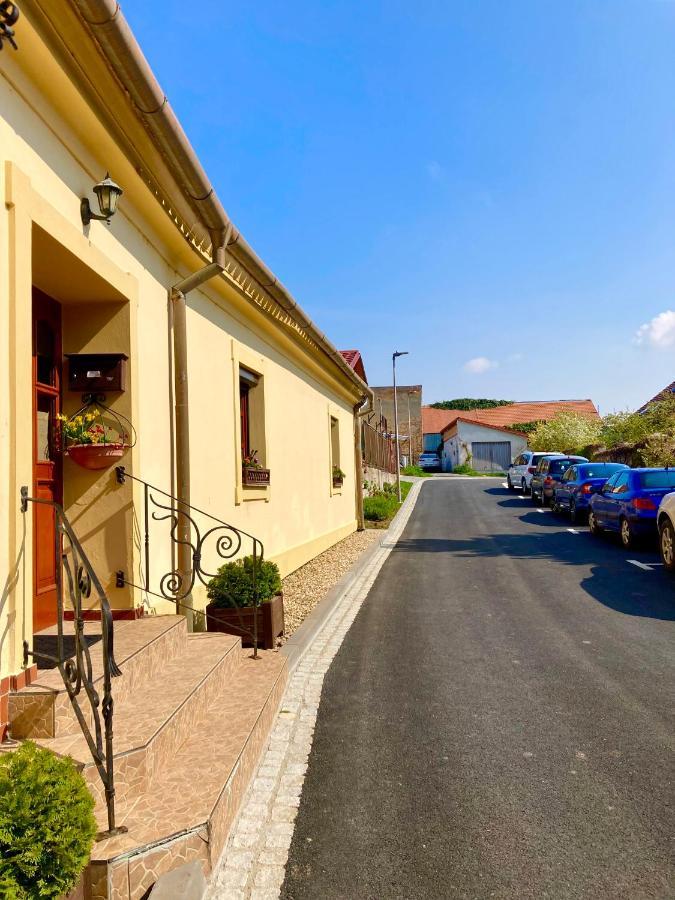 Guesthouse Mikulas Mikulov - Free Parking In The City Center Bagian luar foto