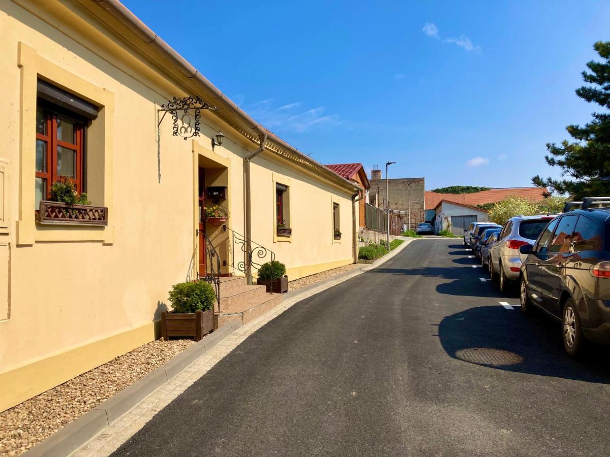 Guesthouse Mikulas Mikulov - Free Parking In The City Center Bagian luar foto