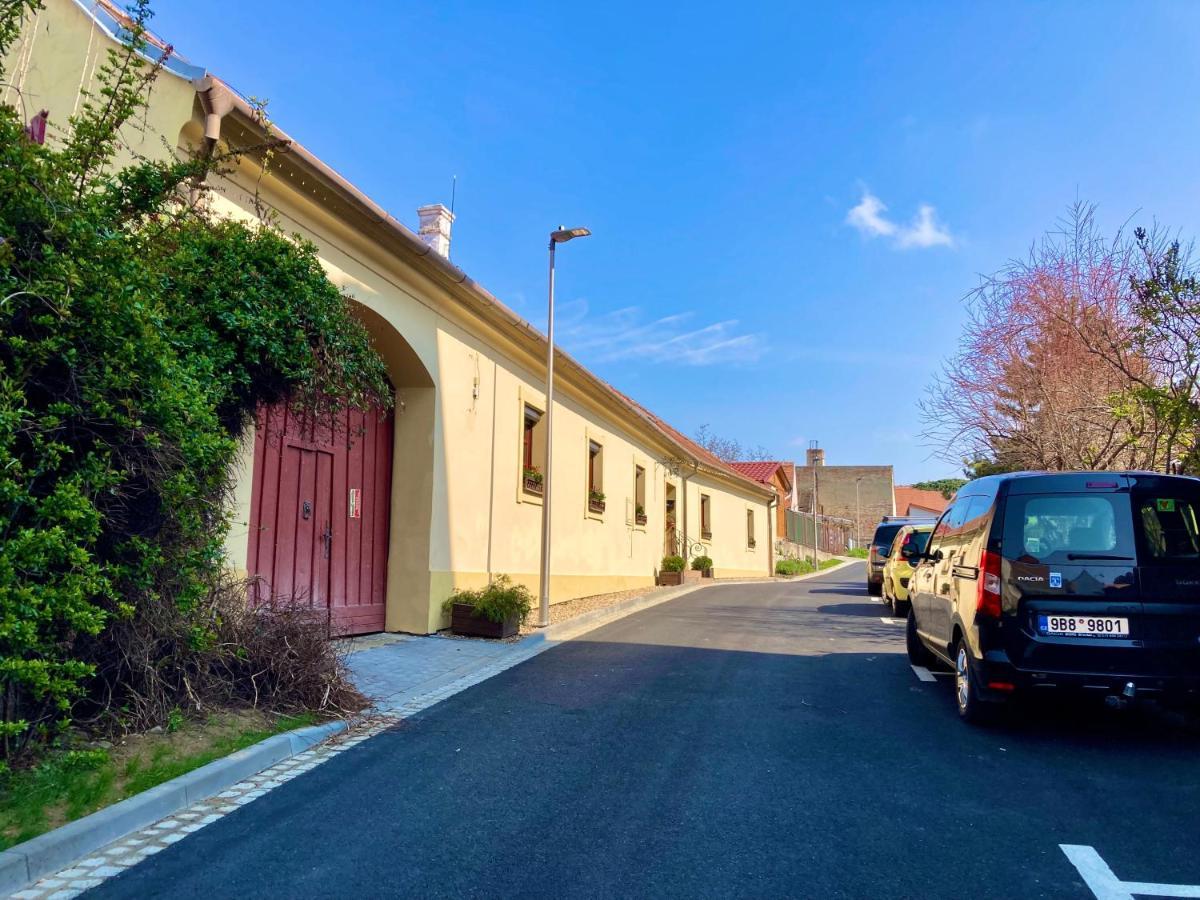 Guesthouse Mikulas Mikulov - Free Parking In The City Center Bagian luar foto