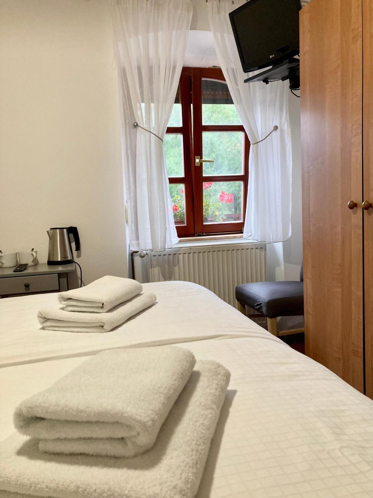 Guesthouse Mikulas Mikulov - Free Parking In The City Center Bagian luar foto