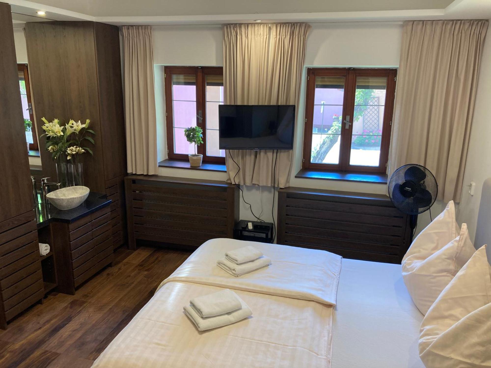 Guesthouse Mikulas Mikulov - Free Parking In The City Center Bagian luar foto