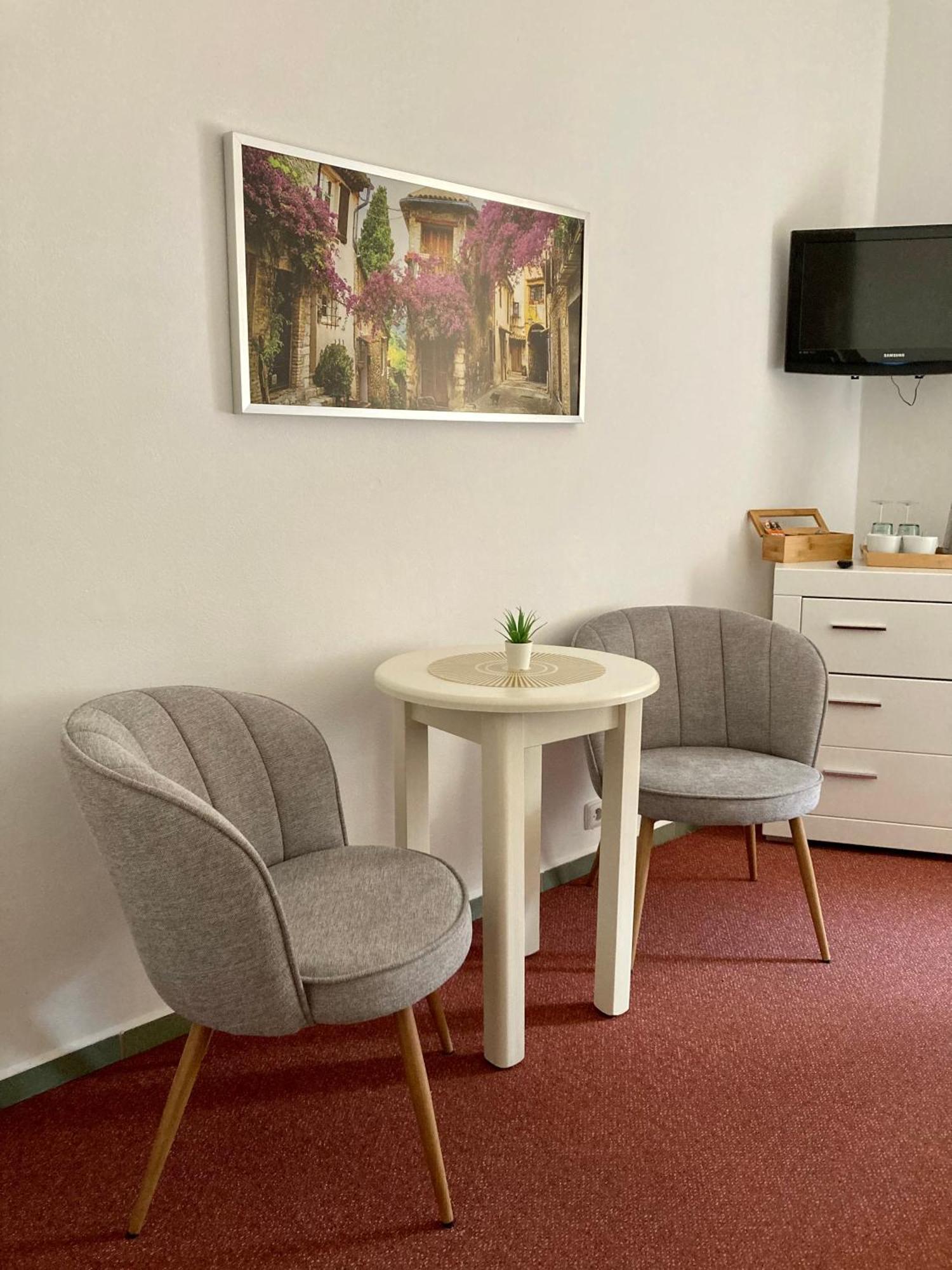 Guesthouse Mikulas Mikulov - Free Parking In The City Center Bagian luar foto